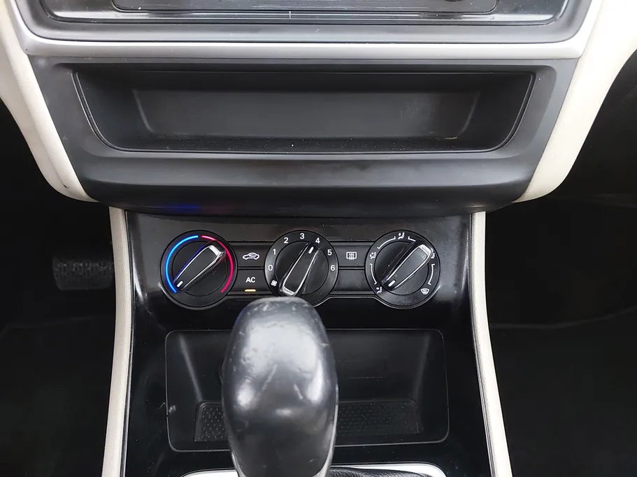 2023 MG 5 STD 