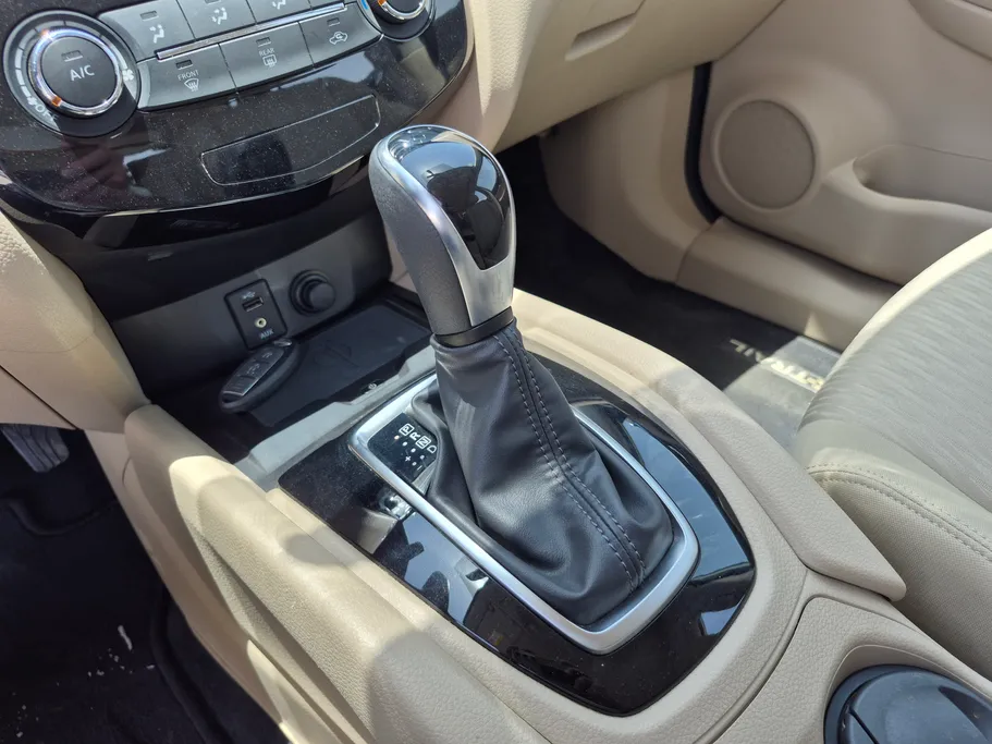 2022 نيسان Xtrail S 5 Seats 