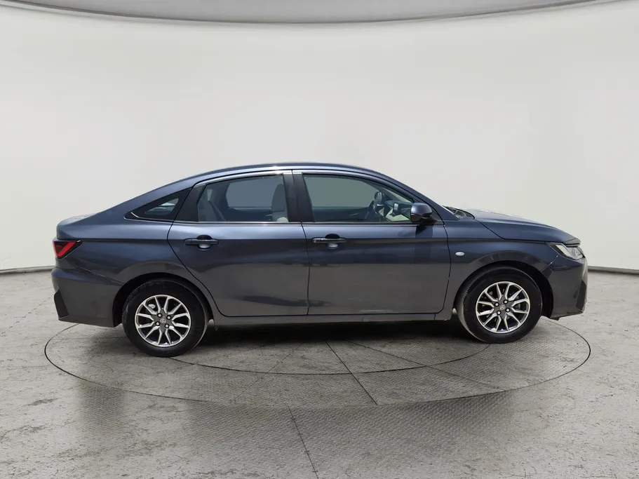 2023 Toyota Yaris  Y 