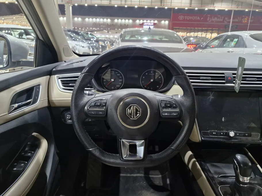 2022 MG 5 LUX 
