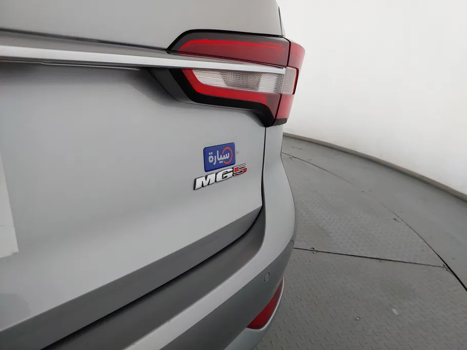 2023 MG 5 LUX 
