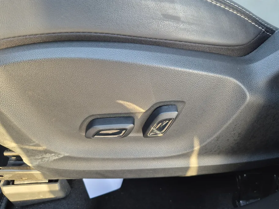 2024 MG ZS LUX 