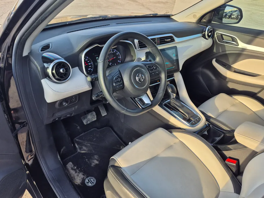 2024 MG ZS LUX 