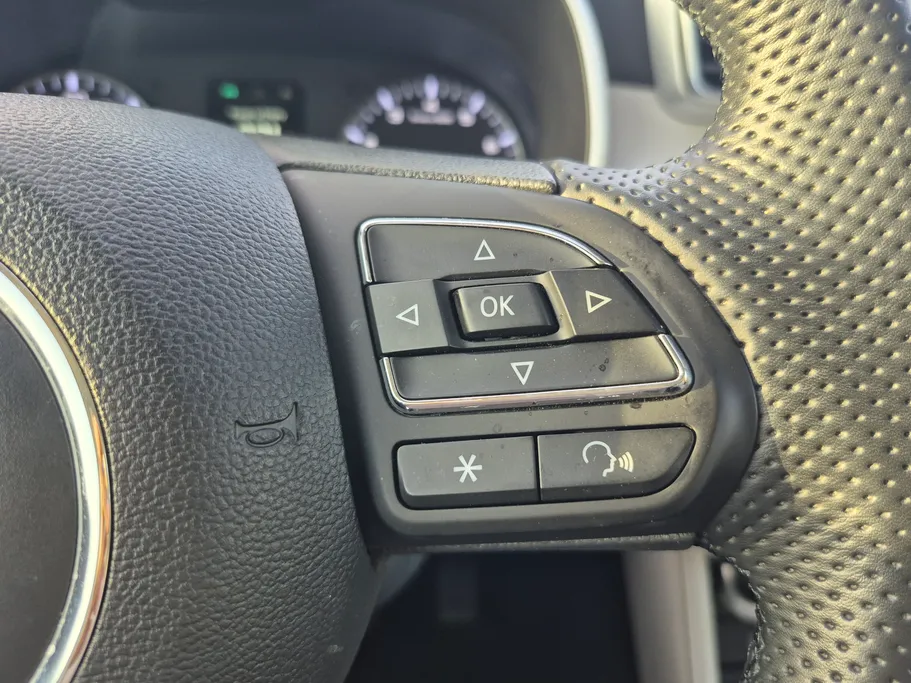 2024 MG ZS LUX 