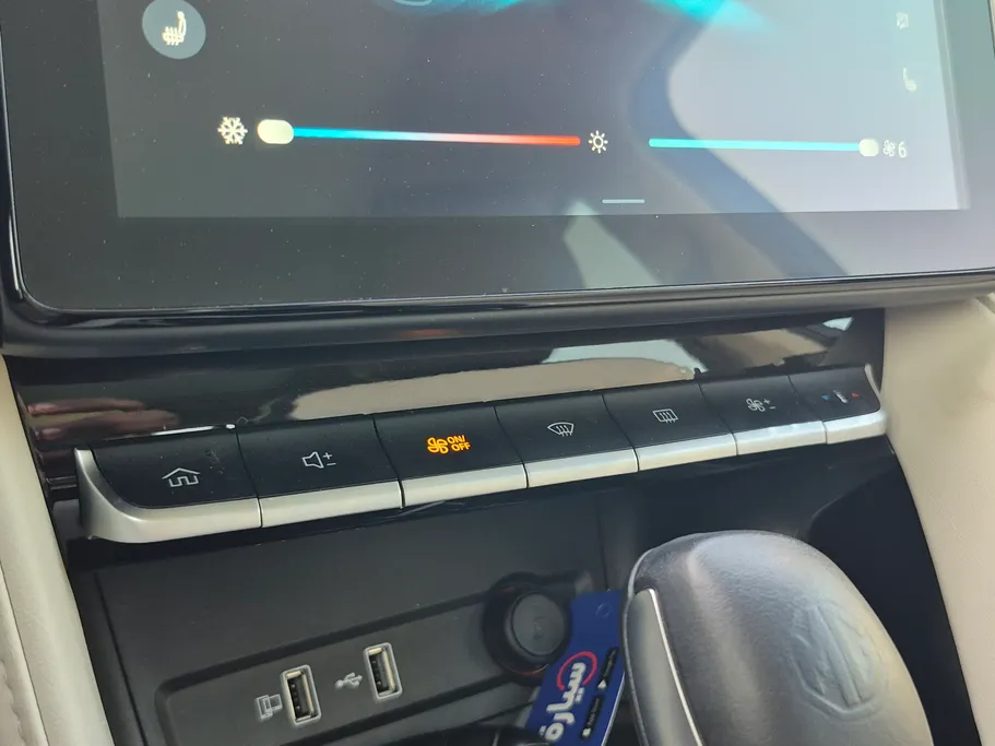 2024 MG ZS LUX 