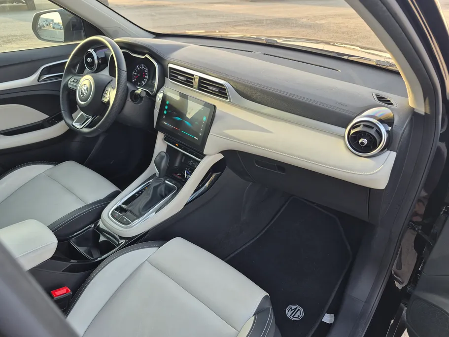 2024 MG ZS LUX 