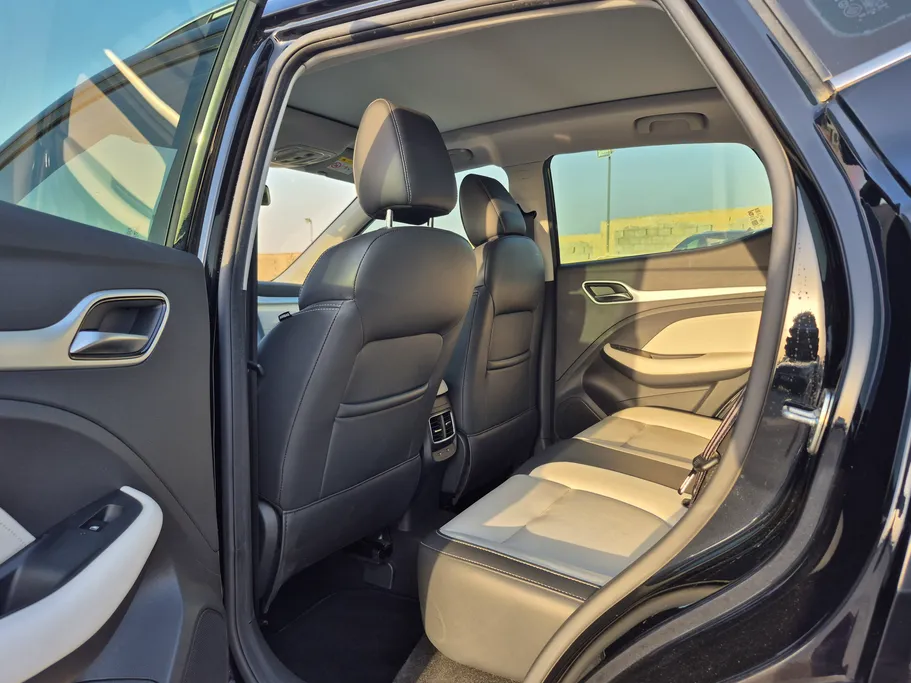 2024 MG ZS LUX 