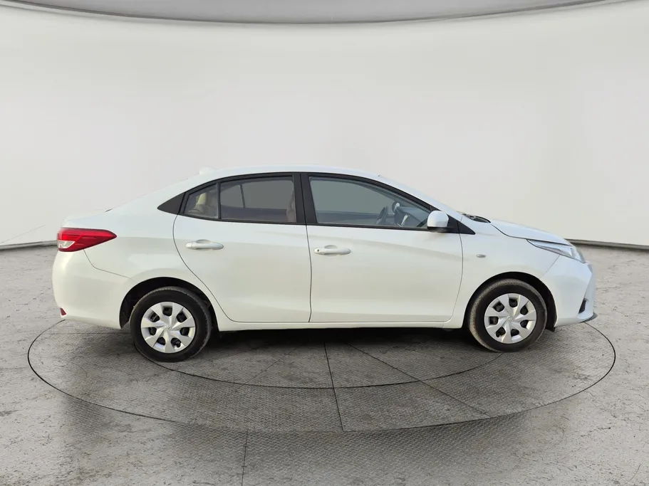 2022 Toyota Yaris  Y 
