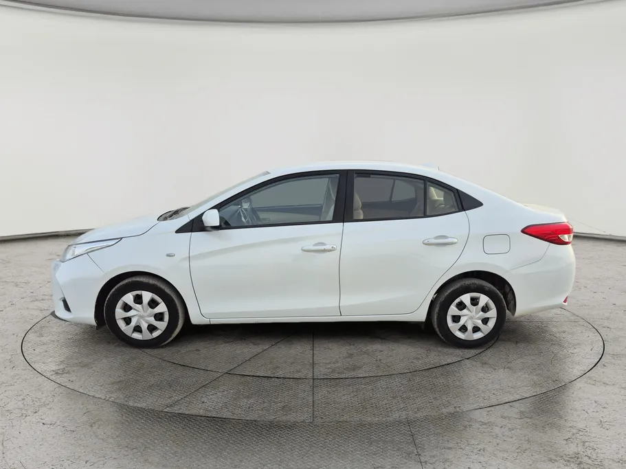 2022 Toyota Yaris  Y 