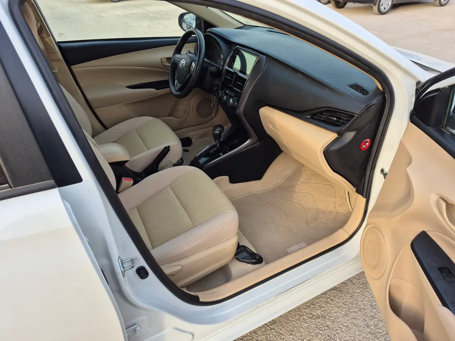 2022 Toyota Yaris  Y 