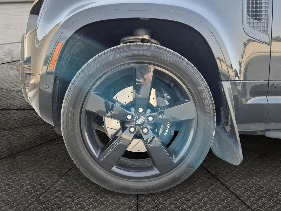 لاند روفر ديفندر P525 2023 
