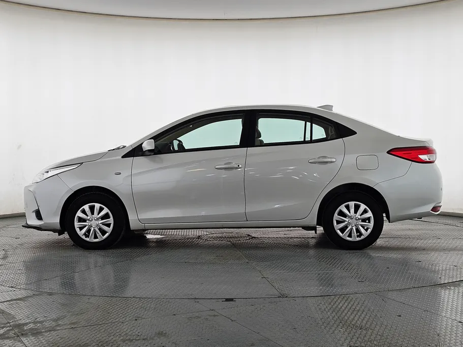 2022 Toyota Yaris  Y 