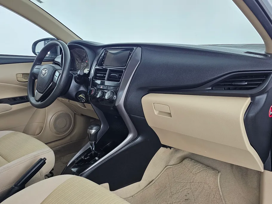 2022 Toyota Yaris  Y 