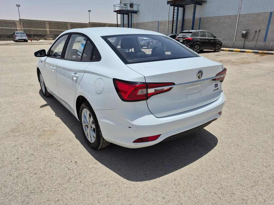 ام جي 5 STD 2024 