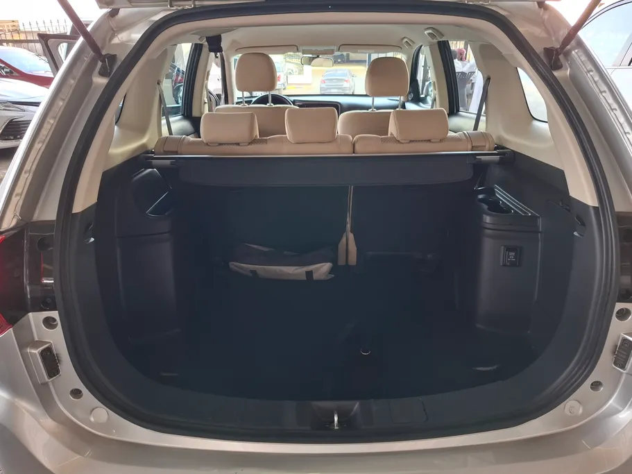 ميتسوبيشي اوتلاندر CLS 2022 