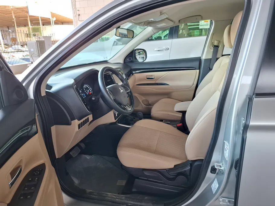 ميتسوبيشي اوتلاندر CLS 2022 