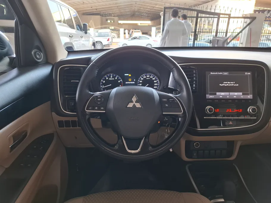 ميتسوبيشي اوتلاندر CLS 2022 
