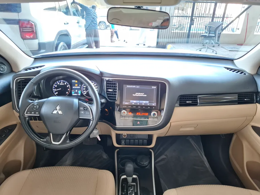 ميتسوبيشي اوتلاندر CLS 2022 