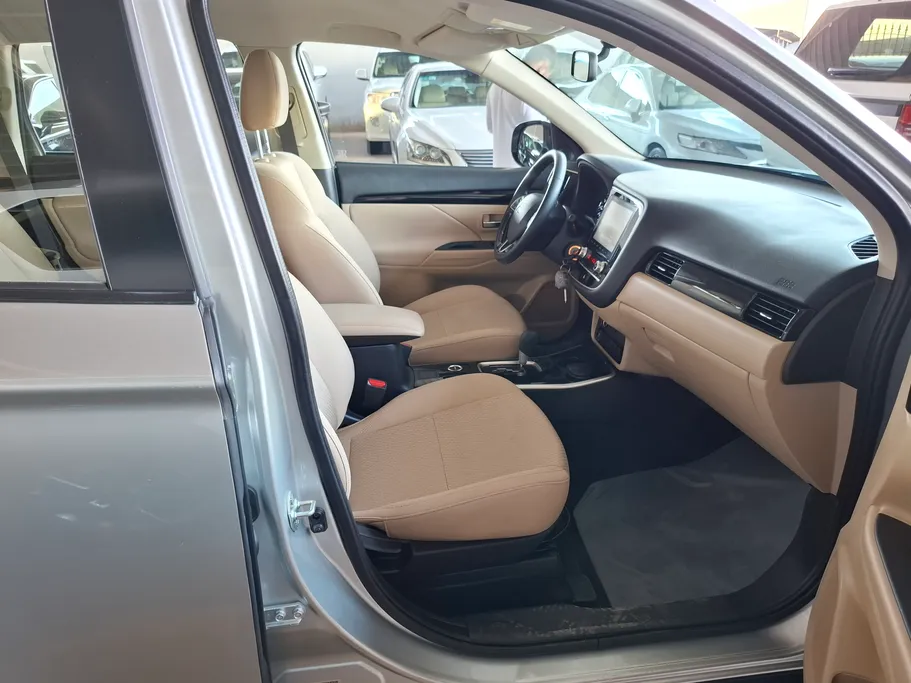 ميتسوبيشي اوتلاندر CLS 2022 