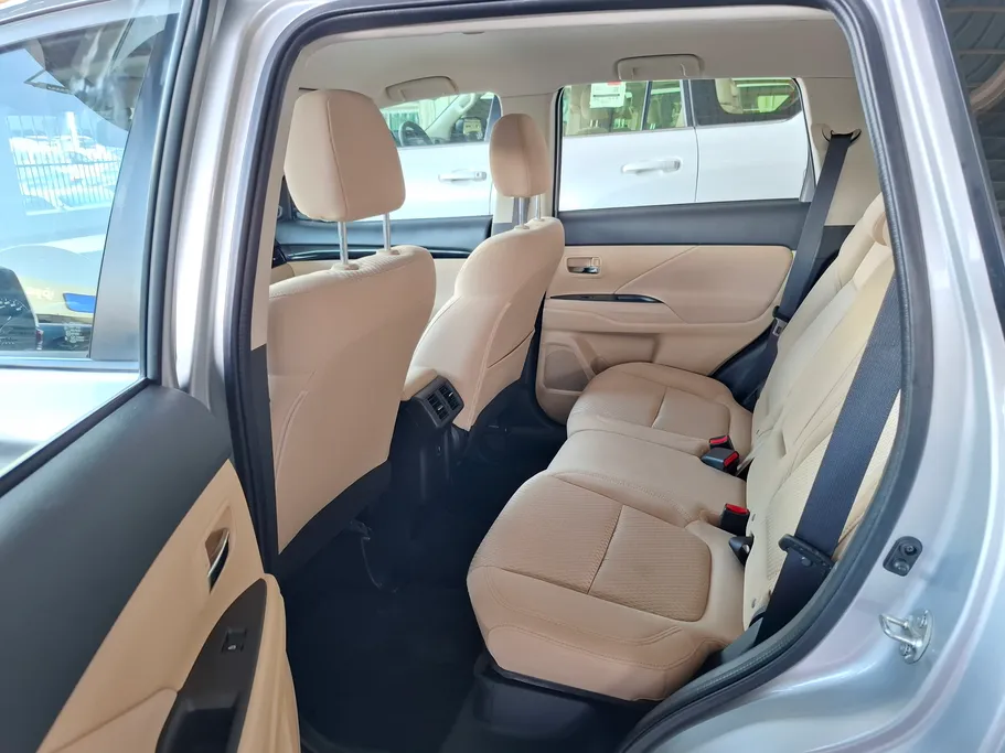 ميتسوبيشي اوتلاندر CLS 2022 