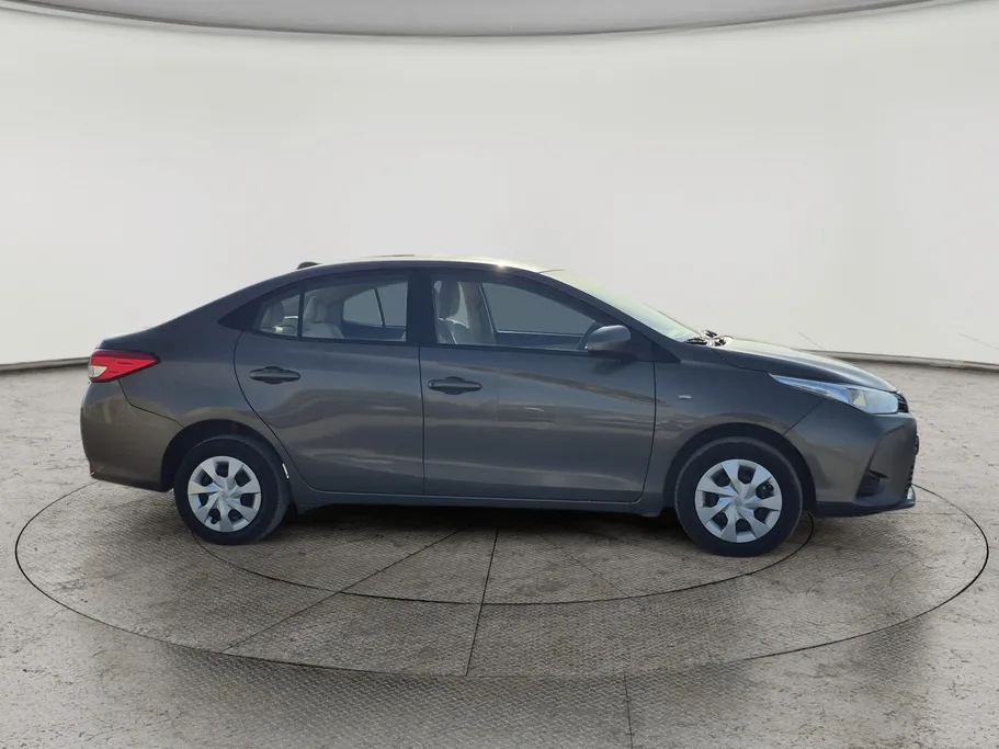 2022 Toyota Yaris  Y 