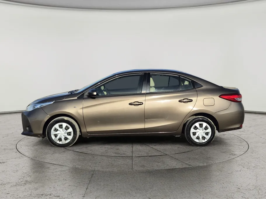 2022 Toyota Yaris  Y 