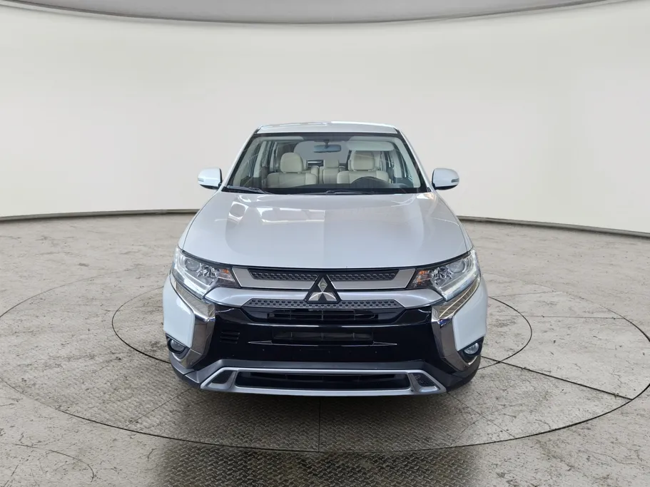 ميتسوبيشي اوتلاندر CLS 2022 