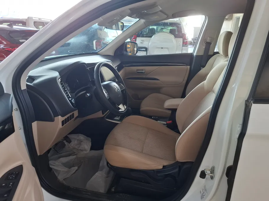 ميتسوبيشي اوتلاندر CLS 2022 