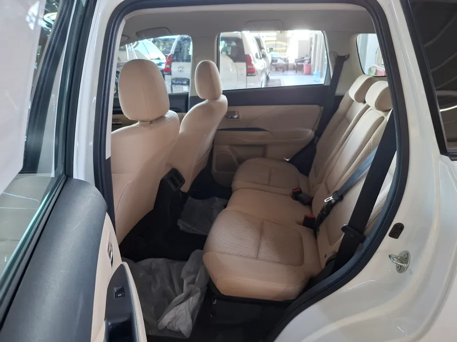 ميتسوبيشي اوتلاندر CLS 2022 