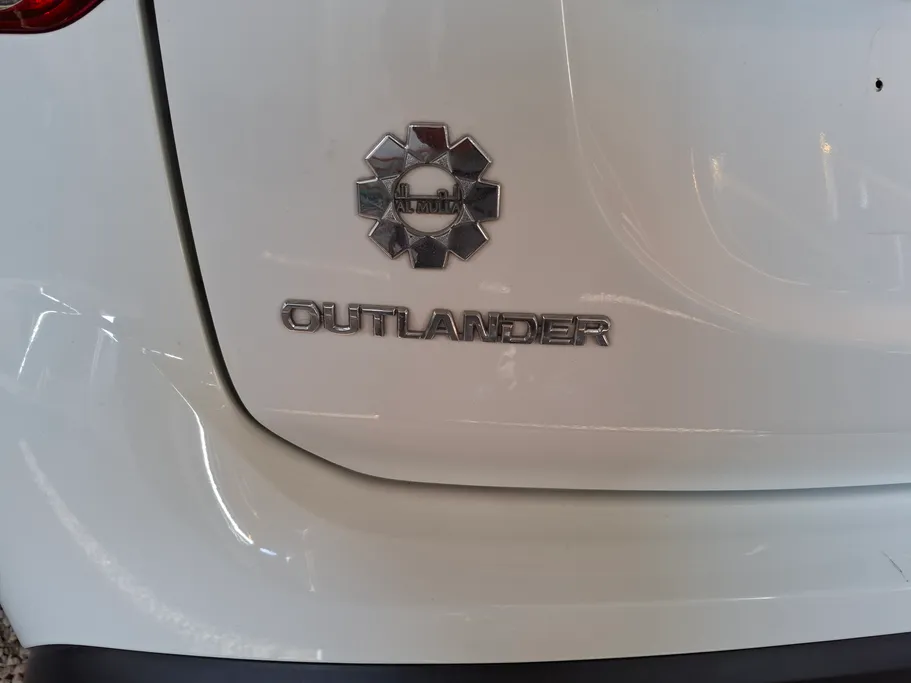 ميتسوبيشي اوتلاندر CLS 2022 