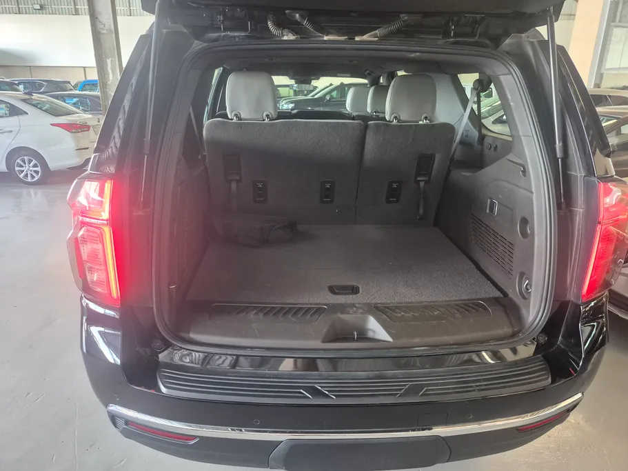 2024 Chevrolet Suburban LS 