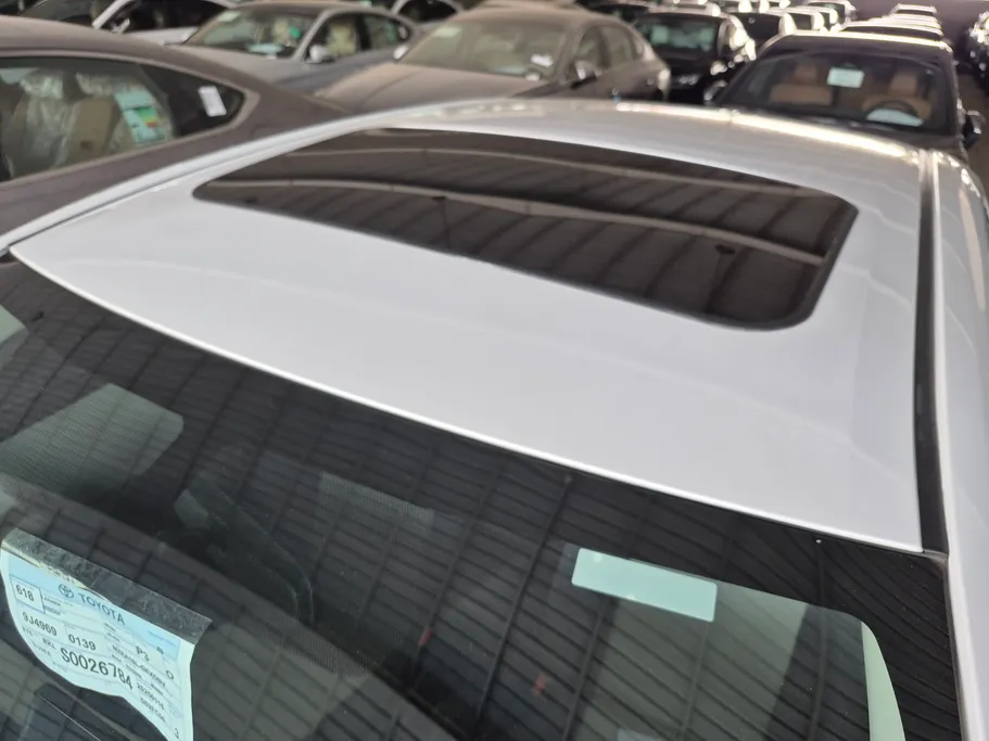 تويوتا كورولا XLI Executive Moonroof 2025 