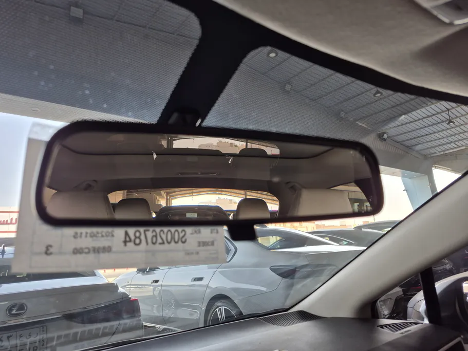 تويوتا كورولا XLI Executive Moonroof 2025 