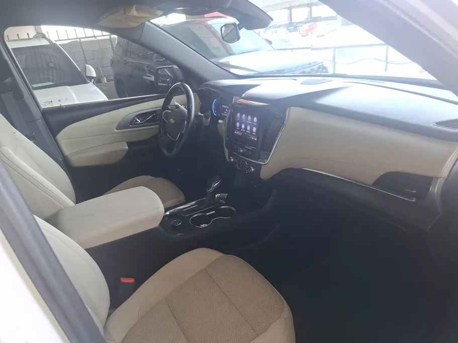 2023 Chevrolet Traverse LT 