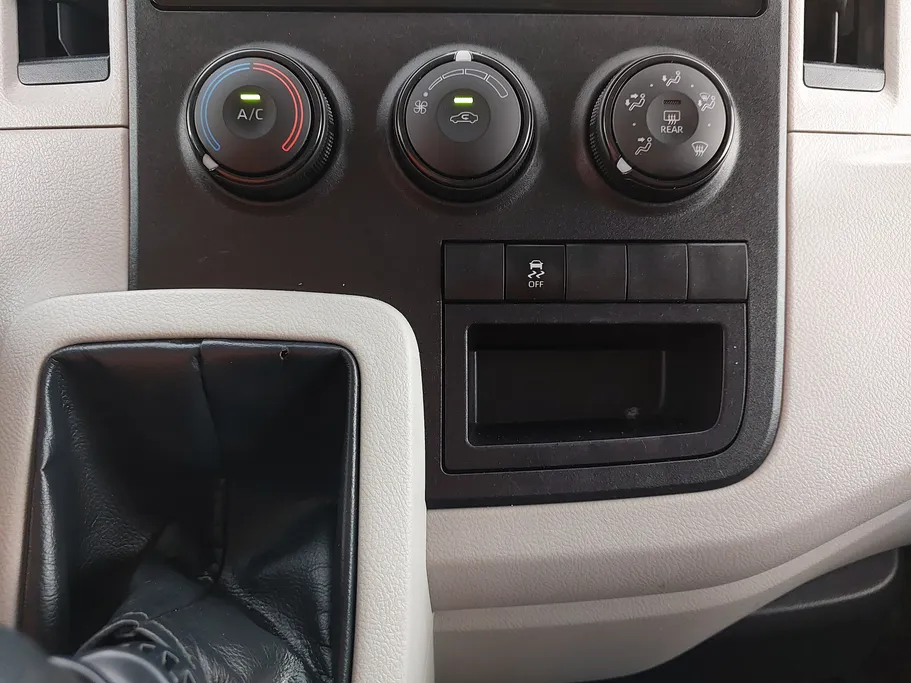 2023 Toyota Haice فان بضاعه 