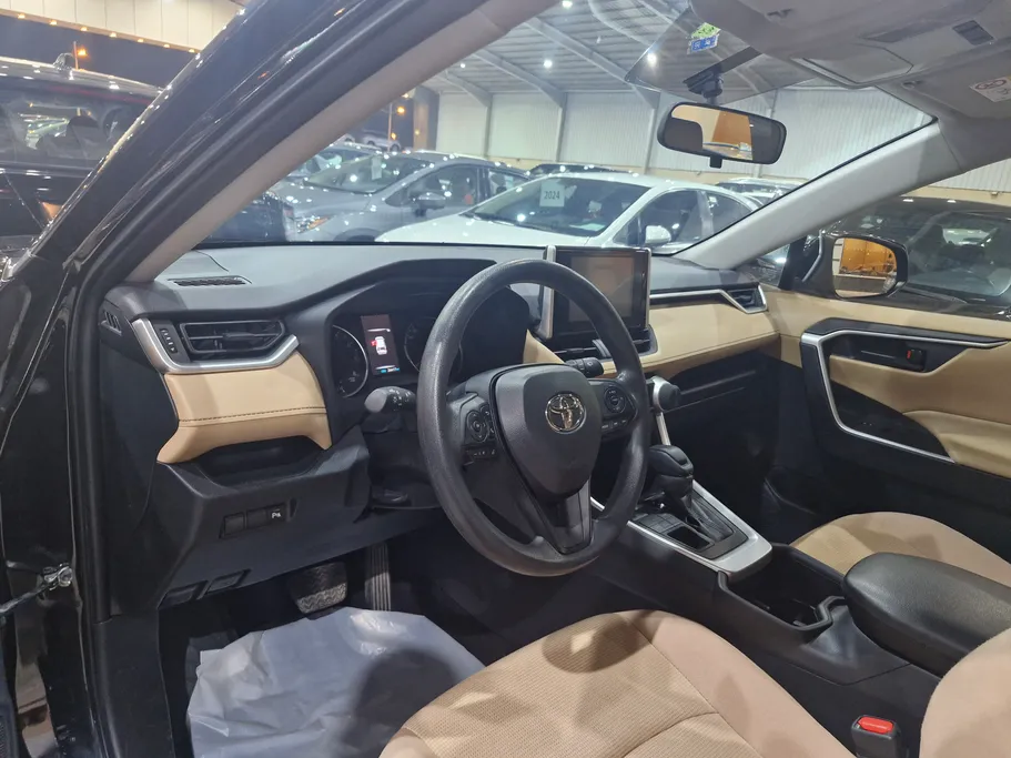 2025 Toyota RAV4 LE 
