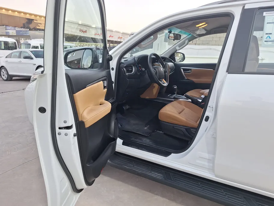 2023 Toyota Fortuner VX 
