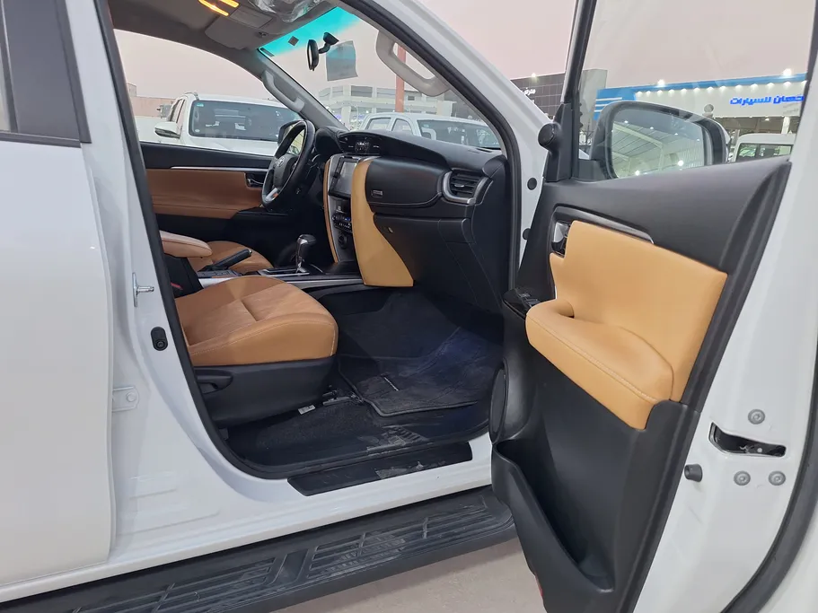 2023 Toyota Fortuner VX 
