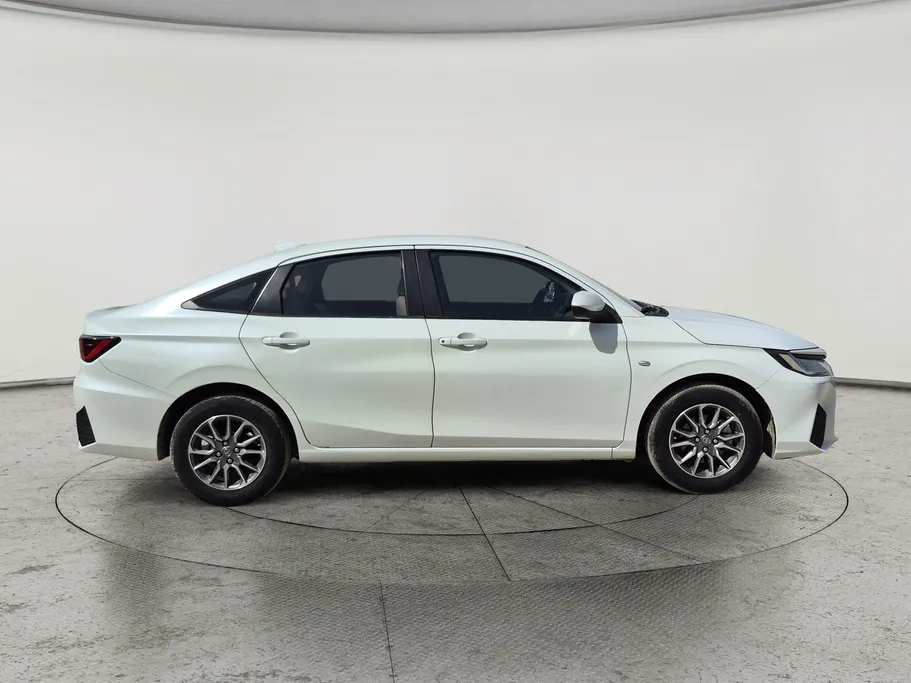 2024 Toyota Yaris  Y 