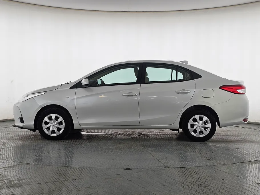 2022 Toyota Yaris  Y 