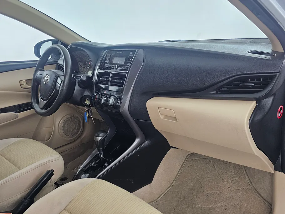 2022 Toyota Yaris  Y 