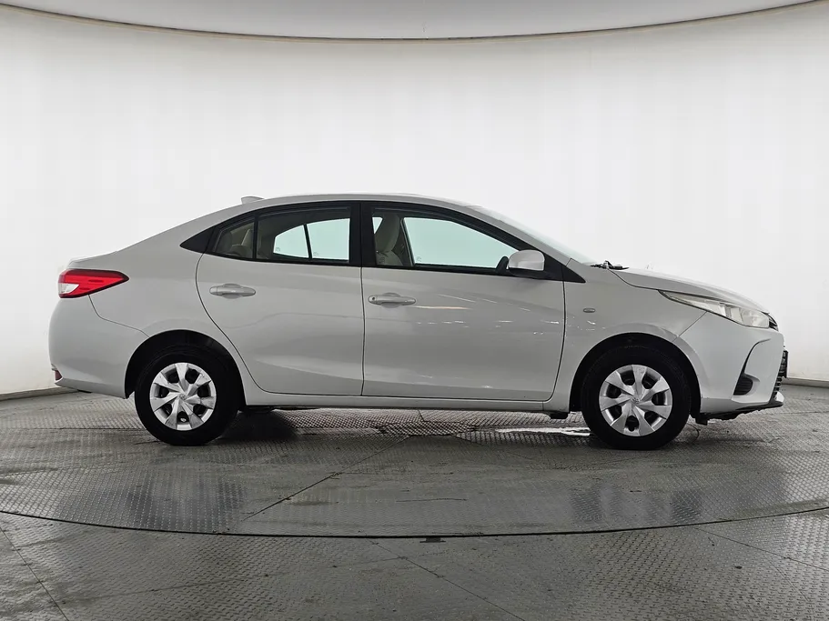 2022 Toyota Yaris  Y 