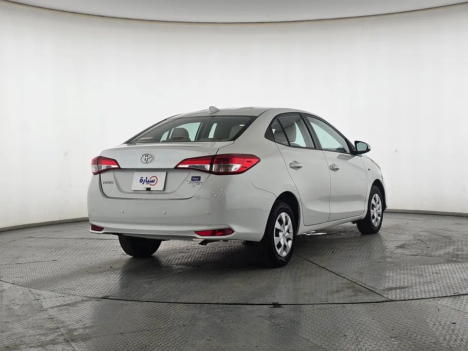 2022 Toyota Yaris  Y 