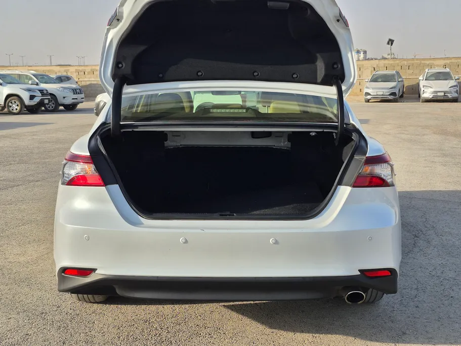تويوتا كامري LE 2024 
