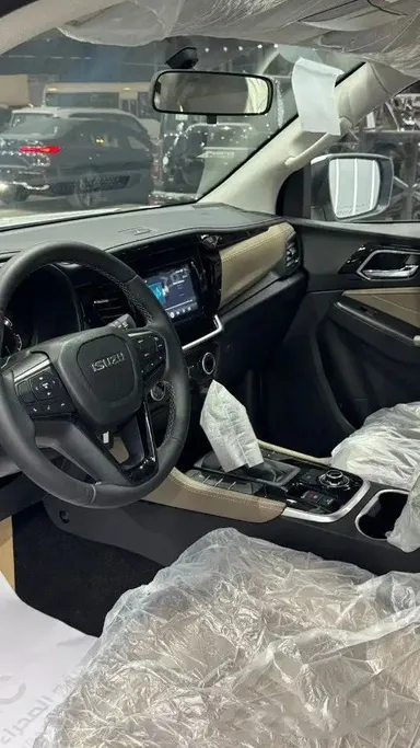 2026 Isuzu MU Half Full 
