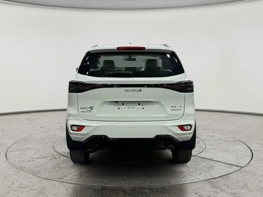 2026 Isuzu MU Half Full 
