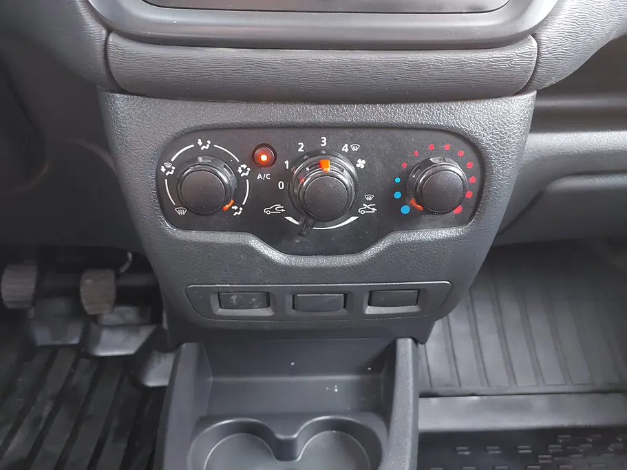 2022 Renault Docker Van بضاعة 