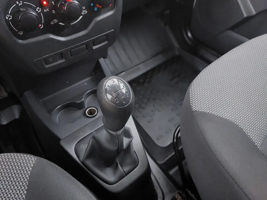 2022 Renault Docker Van بضاعة 