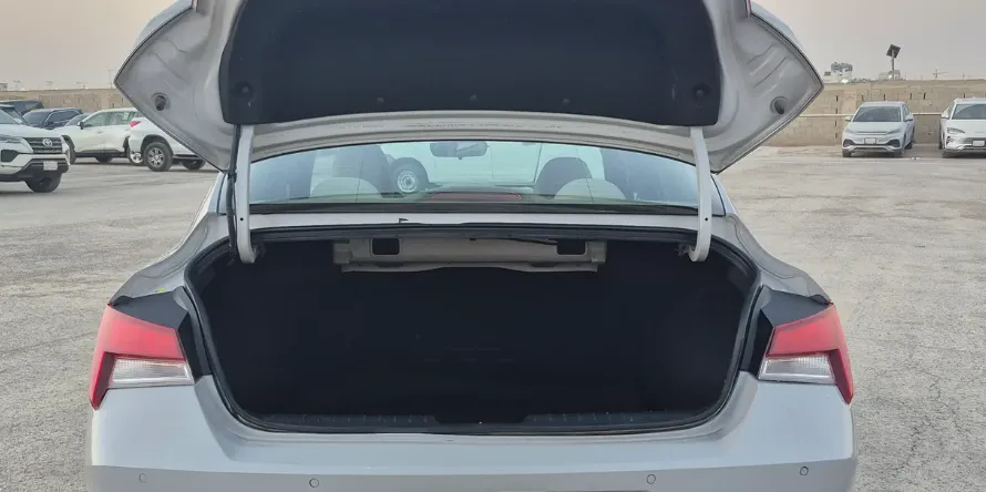 2023 Hyundai Elantra Smart 