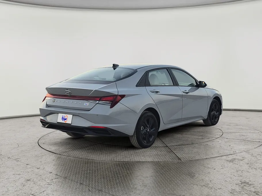 2023 Hyundai Elantra Smart 